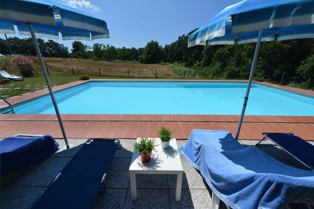 Agriturismo Tenuta Vallelunga Guasticce Buitenkant foto